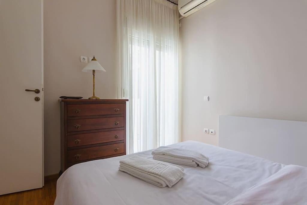 A Unique Apartment In The Historical Center-3Bds Athen Eksteriør billede